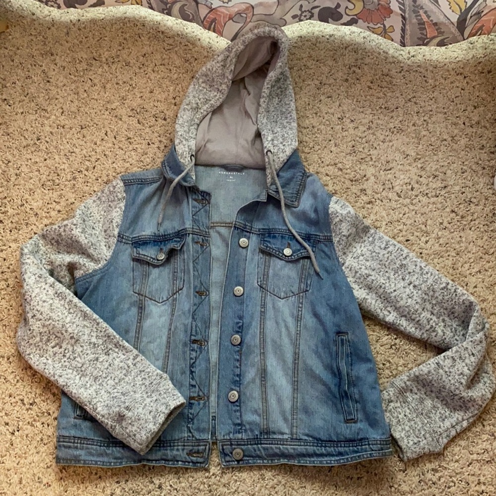 Aeropostale light wash jean jacket Size XL